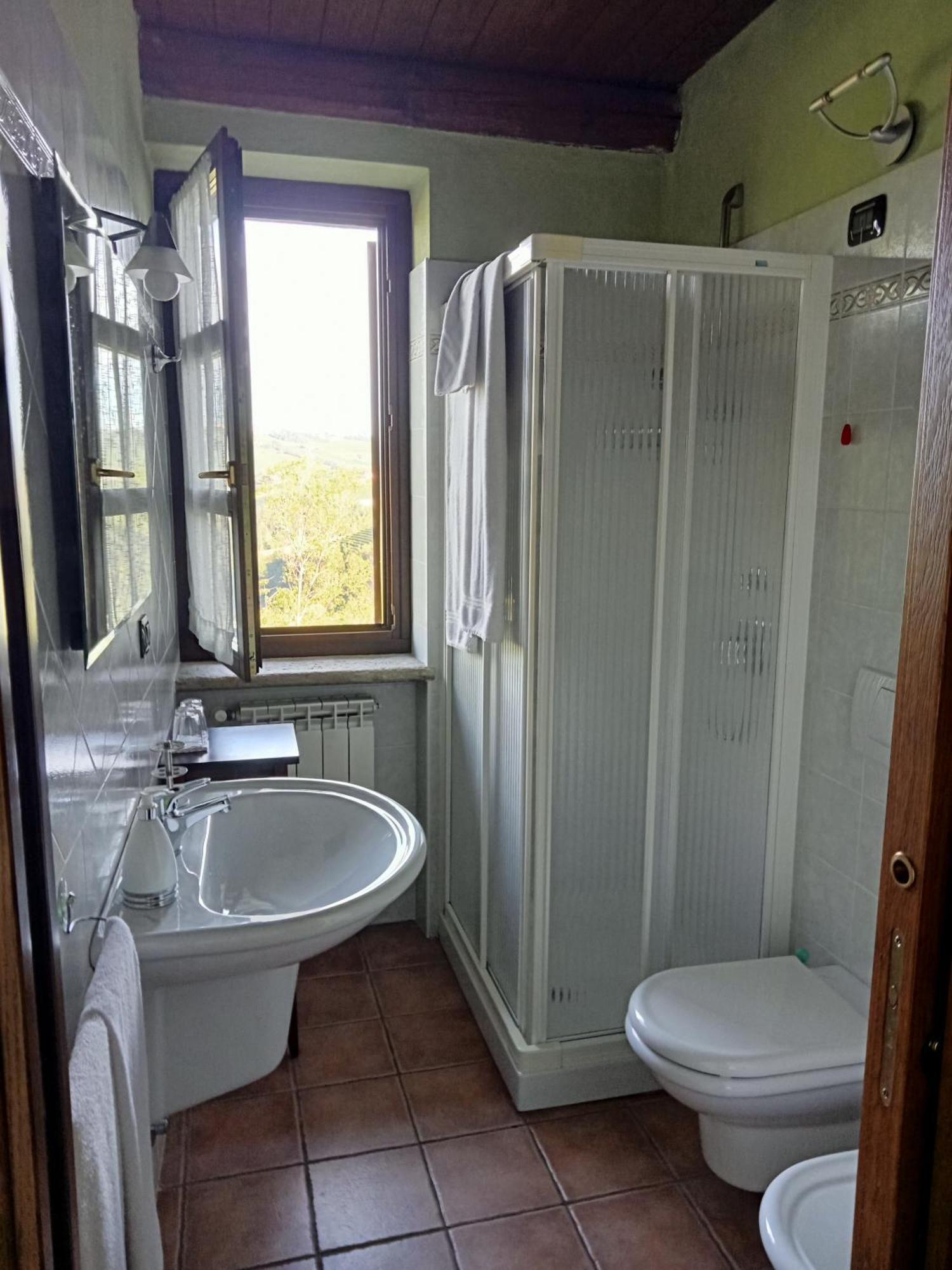Agriturismo Bric Di Gai Monforte D'Alba Room photo